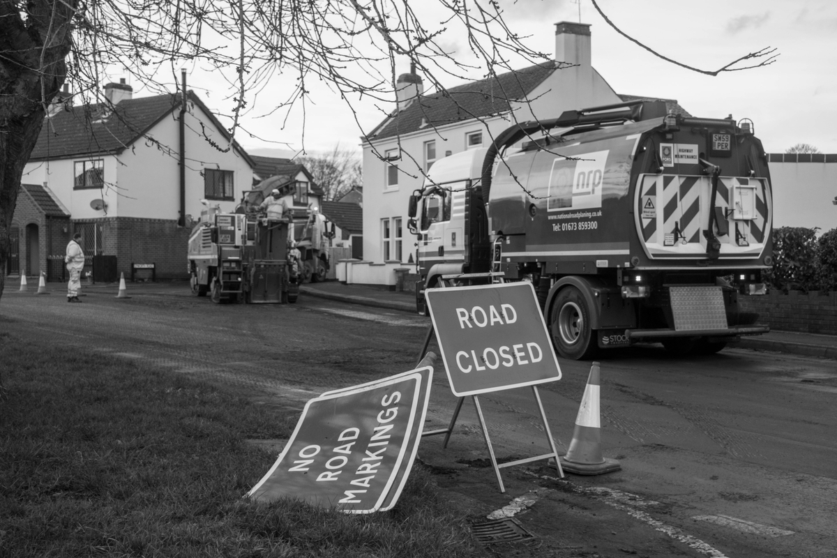 Road Closed Men at work